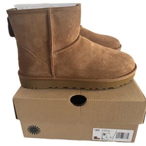 Brand New UGG Boots, size 8, Chestnut